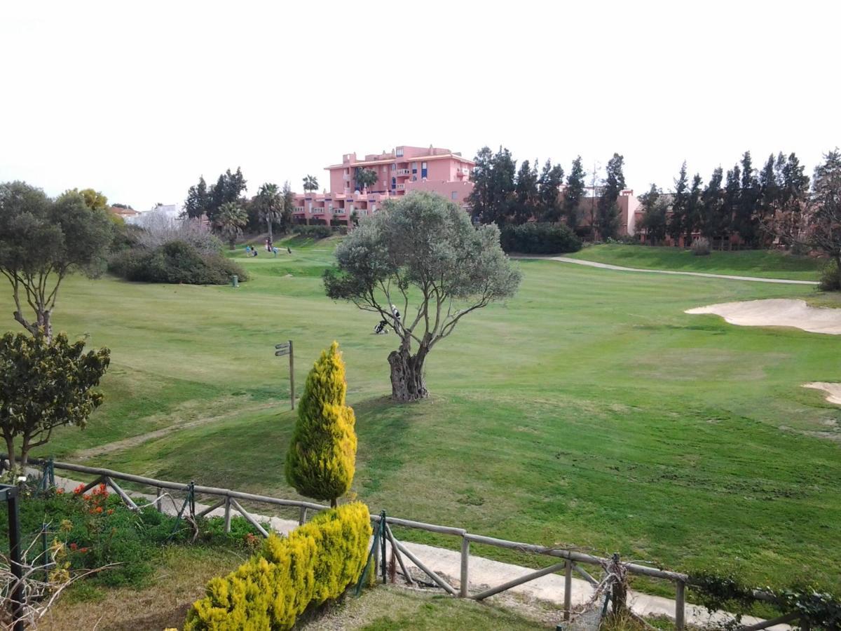 Olhando Um Campo De Golf อิสลันตียา ภายนอก รูปภาพ